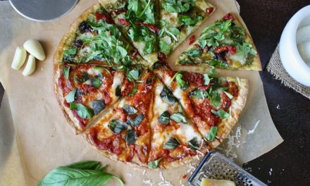 Vähähiilihydraattinen pizza rasvapääpizzapohjalla