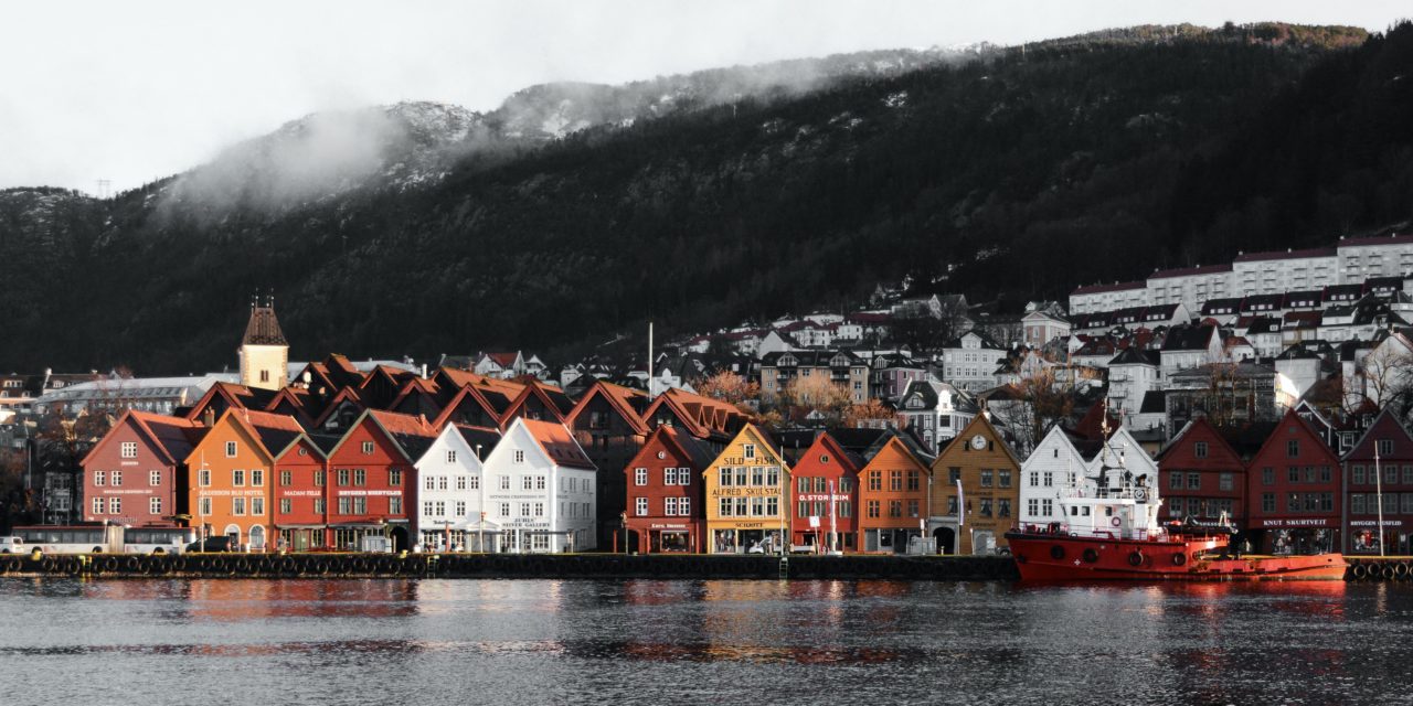 Historisk rusning vid Fisketorget i Bergen