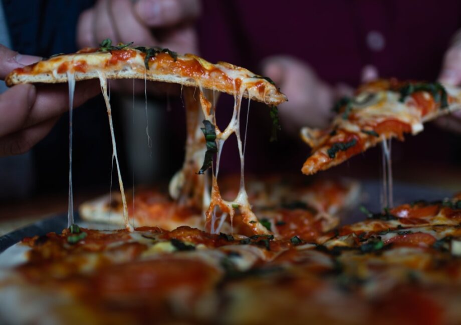 Pizza – En Kulinarisk Reise Gjennom Smaker og Stiler