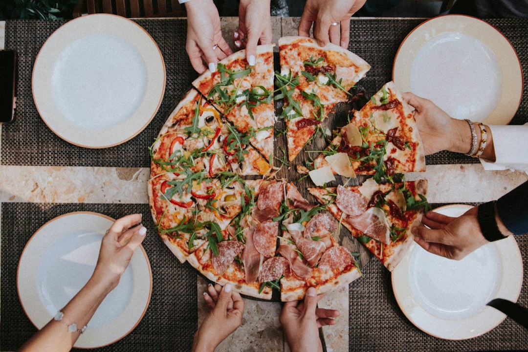 Oppdag Verden av Pizza: En Dypdykk i Den Universelle Favoritten
